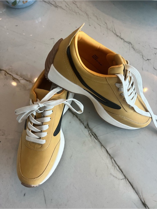 Boss Shoes - DV Casual Yellow Lace-Up Sneakers